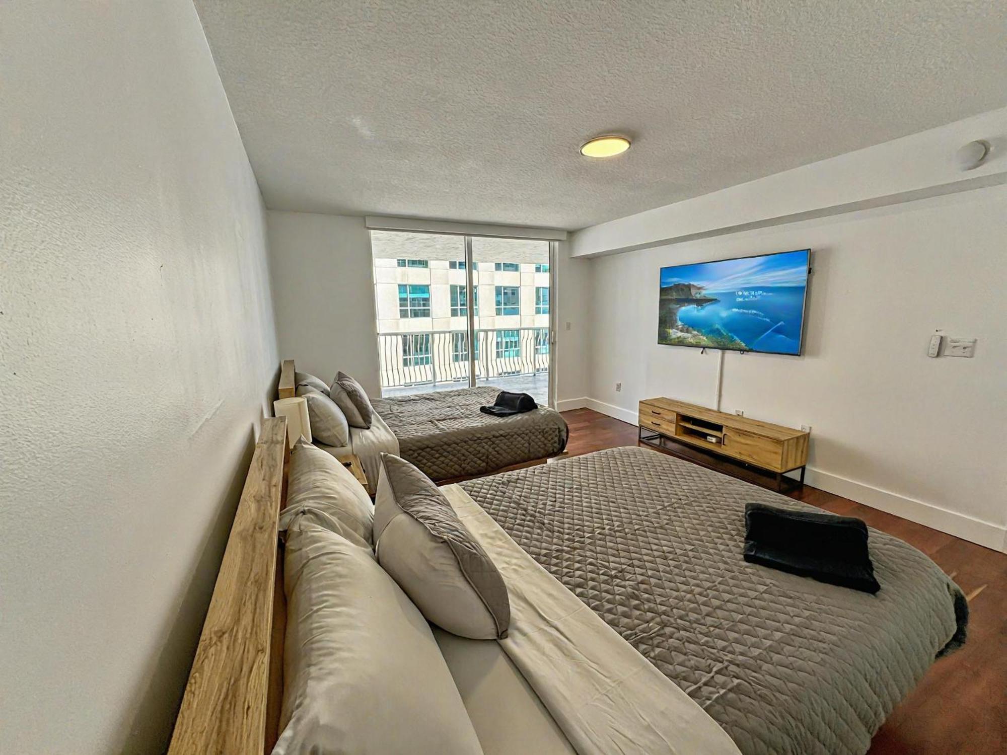 Elegant Centric Vibrant Pool Jacuzzi Free Parking Leilighet Miami Eksteriør bilde